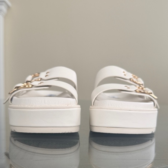 Steve Madden Brooklyn Platform Cream Sandals with Gold Buckles. Womens Size 8.5 - Picture 7 of 9